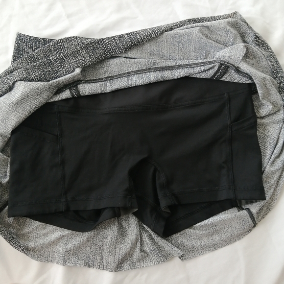 Lululemon Lost In Pace Skirt Skort Pleated Running Tennis White and Black Size 6 - Picture 8 of 16